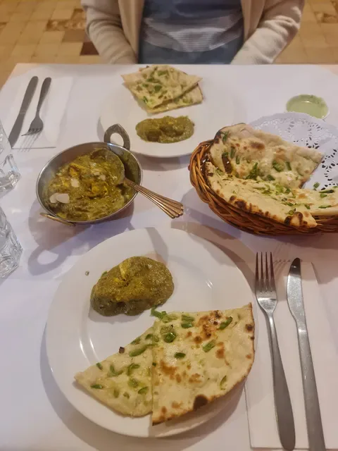 Tandoori Hut Indian Restaurant