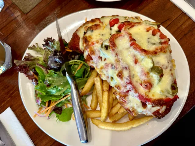 8 Sisters Cafe and Grill