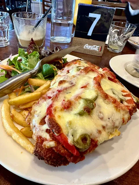 8 Sisters Cafe and Grill