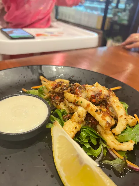8 Sisters Cafe and Grill