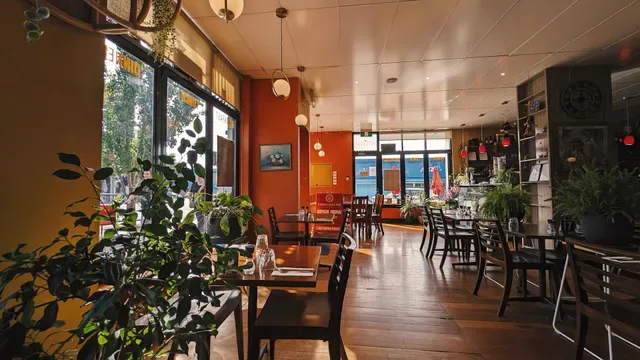 8 Sisters Cafe and Grill