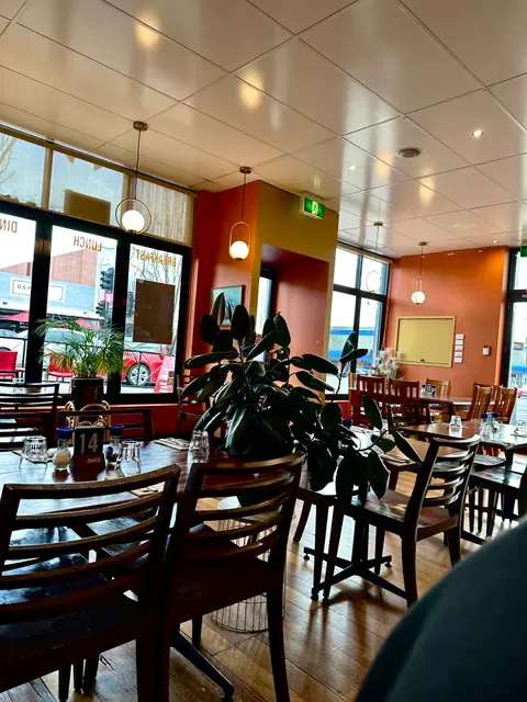 8 Sisters Cafe and Grill