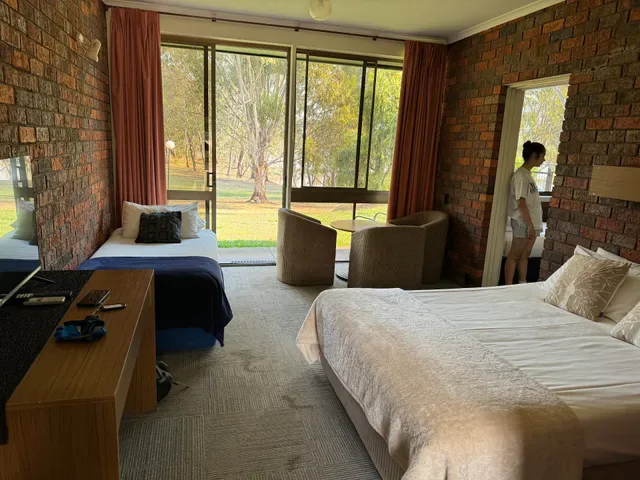 Bonnie Doon Hotel / Motel
