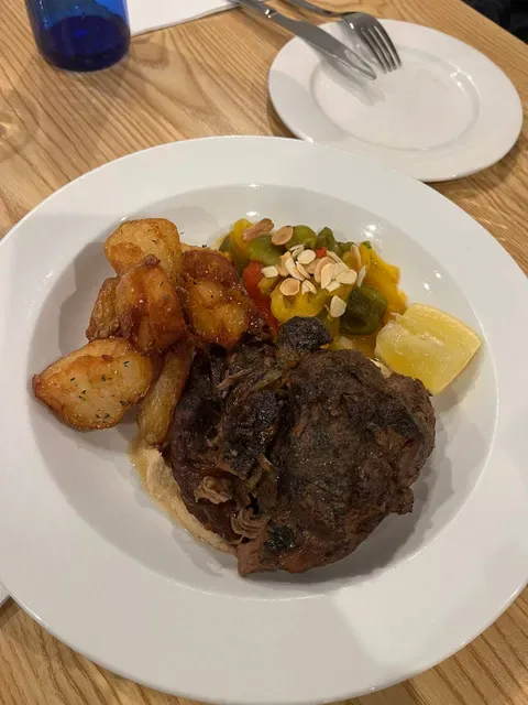 Bani's Restaurant & Bar