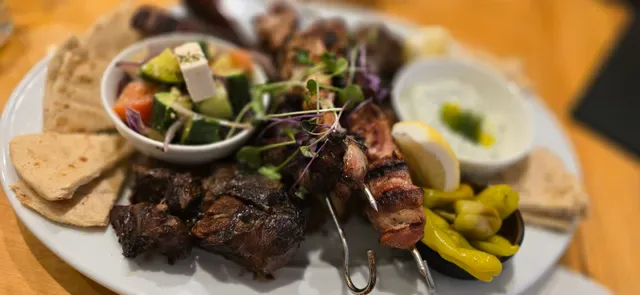 Bani's Restaurant & Bar