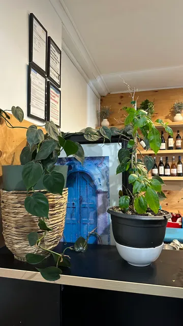 Bani's Restaurant & Bar
