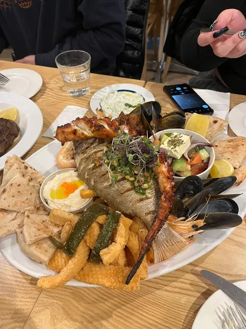 Bani's Restaurant & Bar