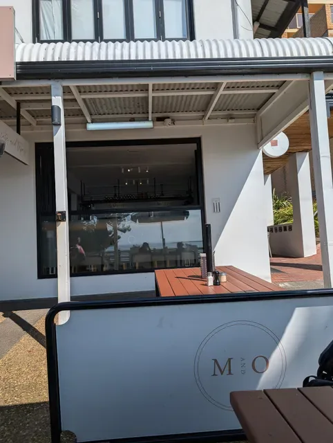 M & O Cafe