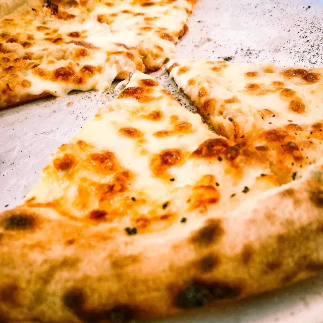 Beppe Wood-Fired Pizza @ Daylesford Hotel
