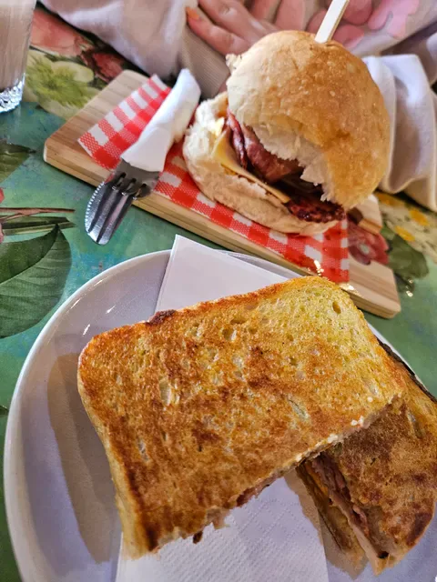 The French Pear Cafe