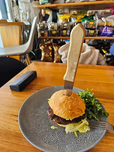 Izzy's Cafe