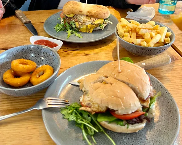 Izzy's Cafe