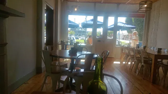 Johnny & Lyle's