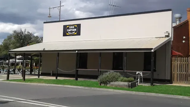 Odd Captain Cafe & Bar