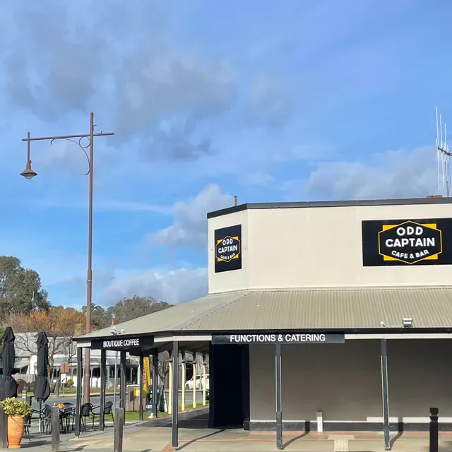 Odd Captain Cafe & Bar