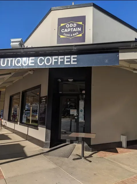 Odd Captain Cafe & Bar