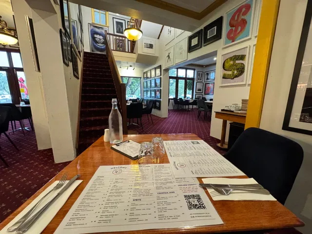Elephant & Castle Hotel