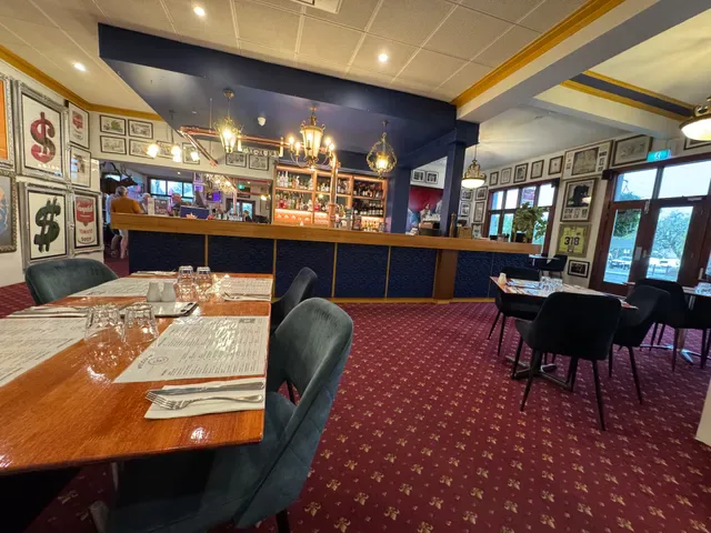 Elephant & Castle Hotel