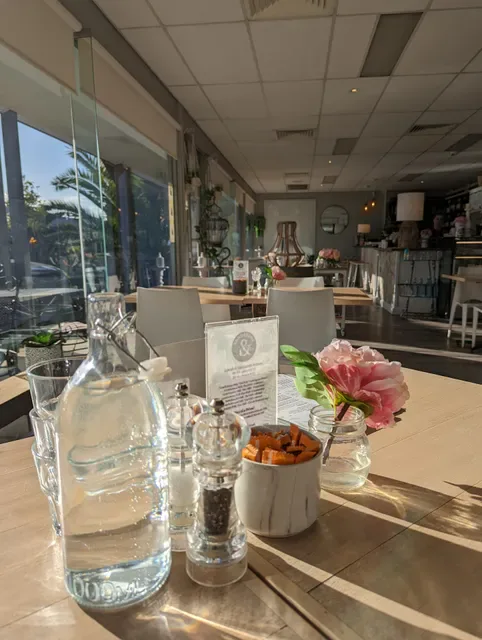 Sandstone & Co Cafe & Restaurant