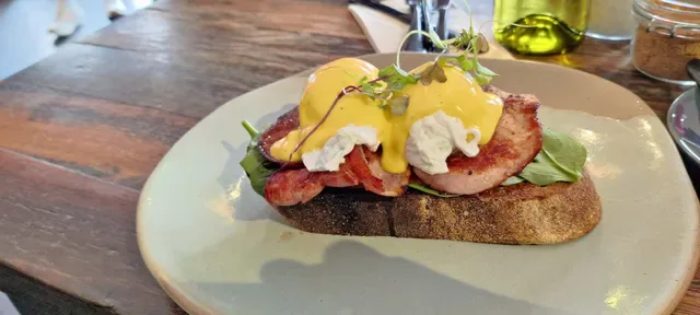 Livefast Cafe