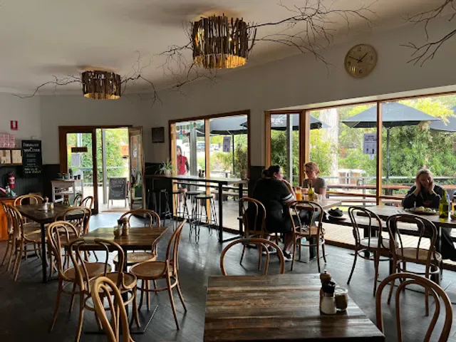 Livefast Cafe