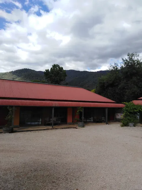 Harrietville Snowline Hotel
