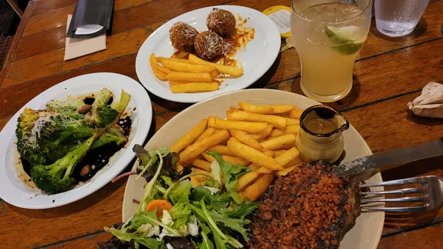 Harrietville Snowline Hotel