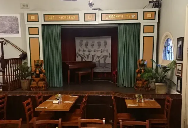 Hotel Nicholas