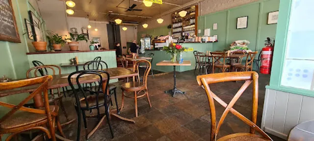 Little Swallow Cafe