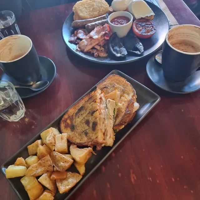 Little Swallow Cafe