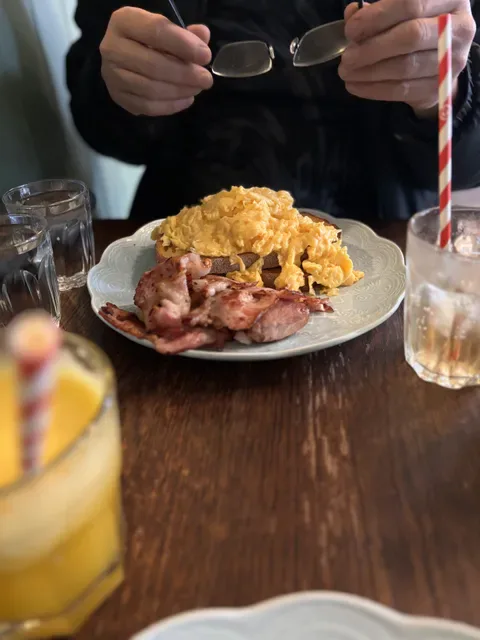 Little Swallow Cafe