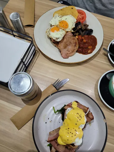 Salty Groms Cafe