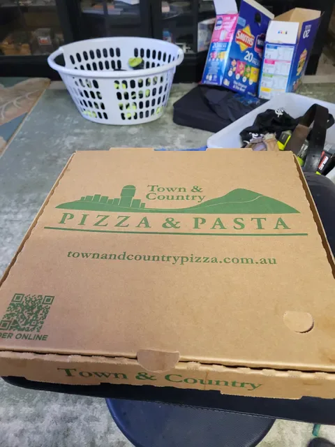 Town & Country Pizza and Pasta Lara