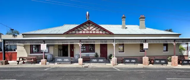 Lindenow Pub Farmers Home Hotel