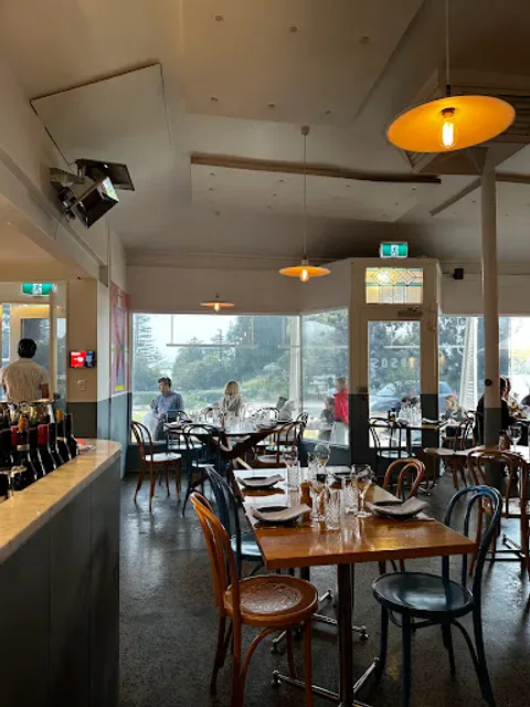 IPSOS Restaurant & Bar