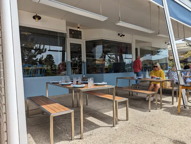 IPSOS Restaurant & Bar