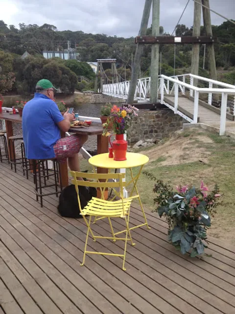 Swingbridge Cafe