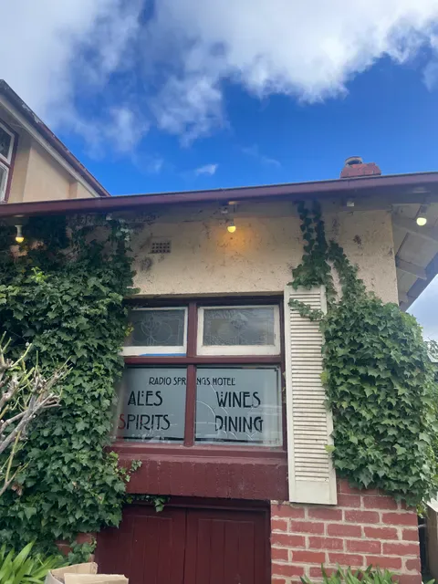 Radio Springs Hotel Bed & Breakfast