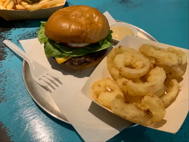 1090 Burger