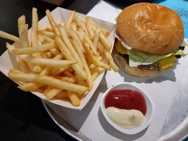 1090 Burger