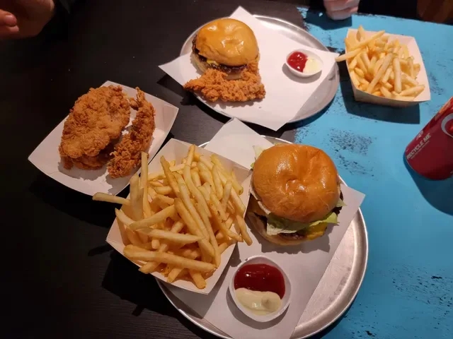 1090 Burger