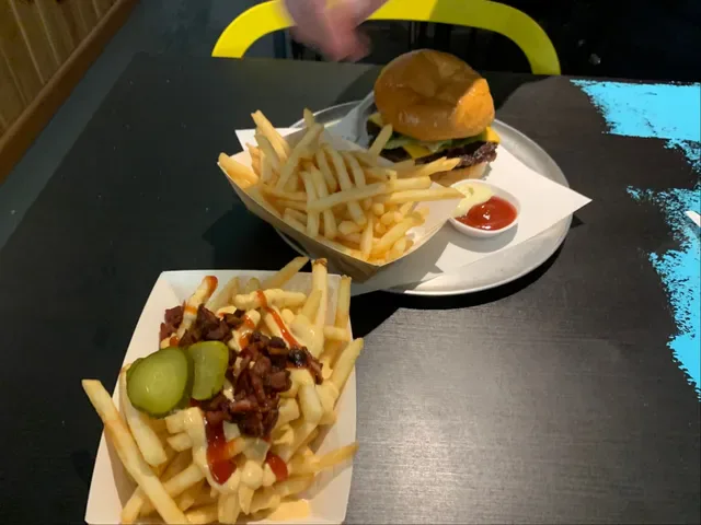 1090 Burger