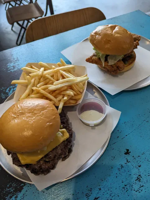 1090 Burger