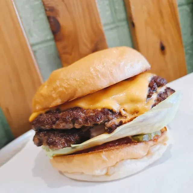 1090 Burger