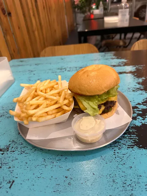 1090 Burger