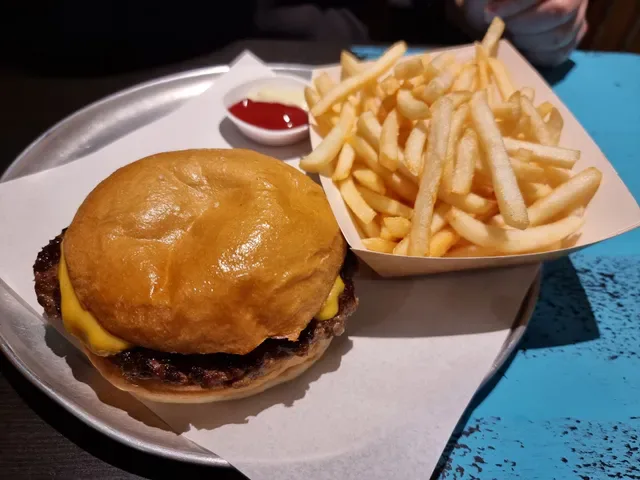 1090 Burger