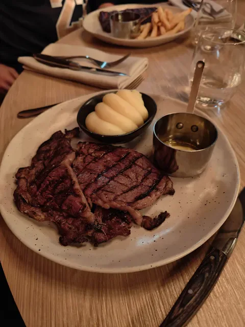 A Cut Above Bar and Grill