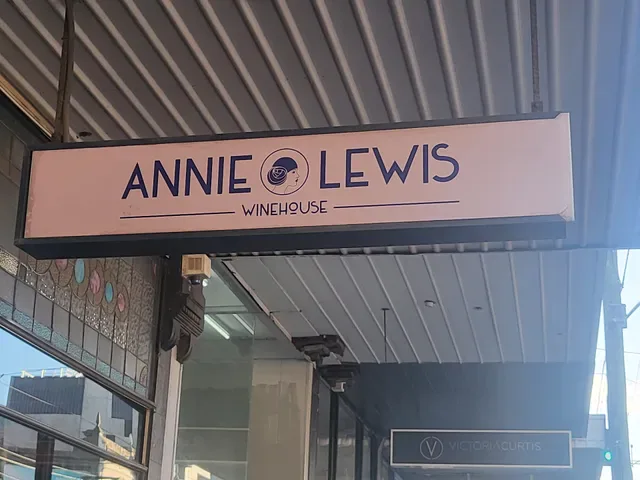 Annie Lewis Winehouse
