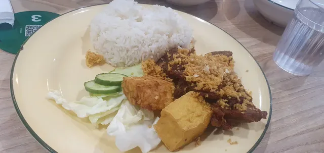 Ayam Penyet Ria