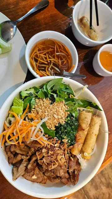 Bánh Xèo Tay Do Vietnamese Restaurant